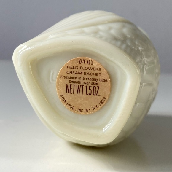 Vintage AVON Milk Glass Cream Owl Satchet Figurine - Picture 4 of 11